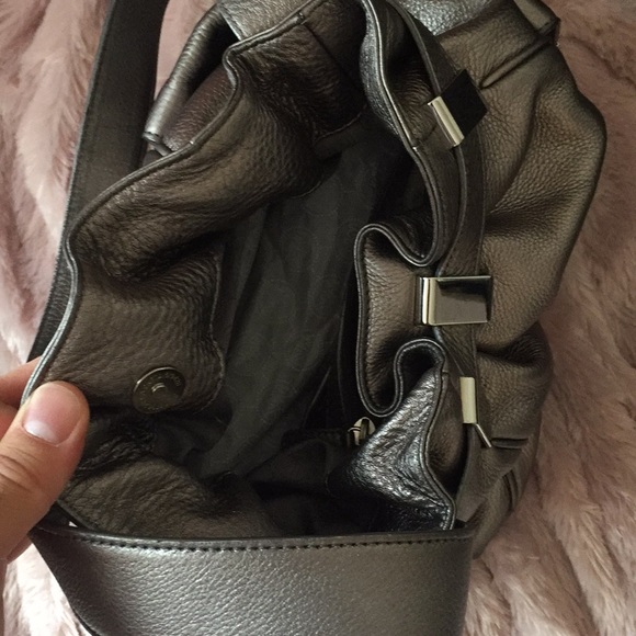 Michael Kors Beverly gunmetal shoulder bag - Picture 5 of 6